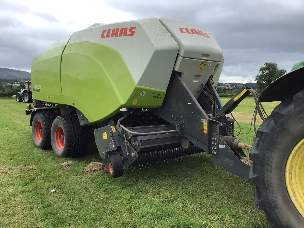 E-FARM: Claas quadrant 5200 tandem axle big baler, year 2017 - Empacadora - id EQV3U2R - 76.216 € - Año: 2017 - Reino Unido
