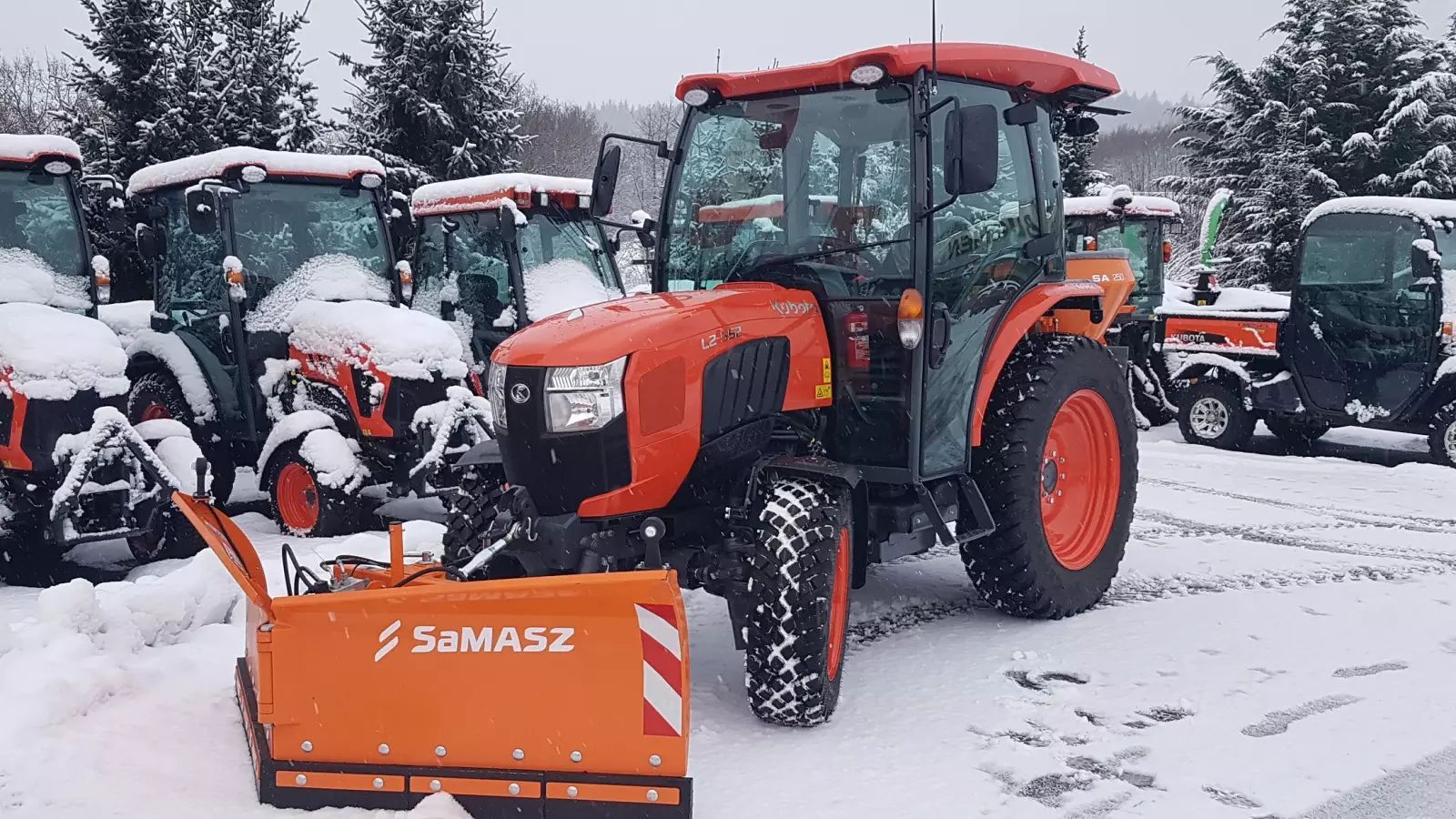 E-FARM: Kubota l2-552 h cab - Tractor - id EEAFZRW - €47,880 - Year of construction: 2024 - Engine hours: 1,Engine power (HP): 55,Germany