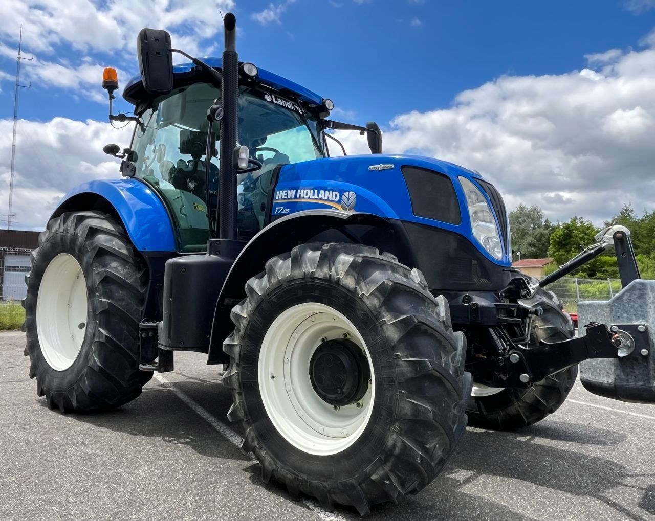 E-FARM: New Holland T7.185 - Tractor - id YEBBHEB - 72.000 € - Año: 2016 - Horas: 3560,Potencia del motor: 185,Francia