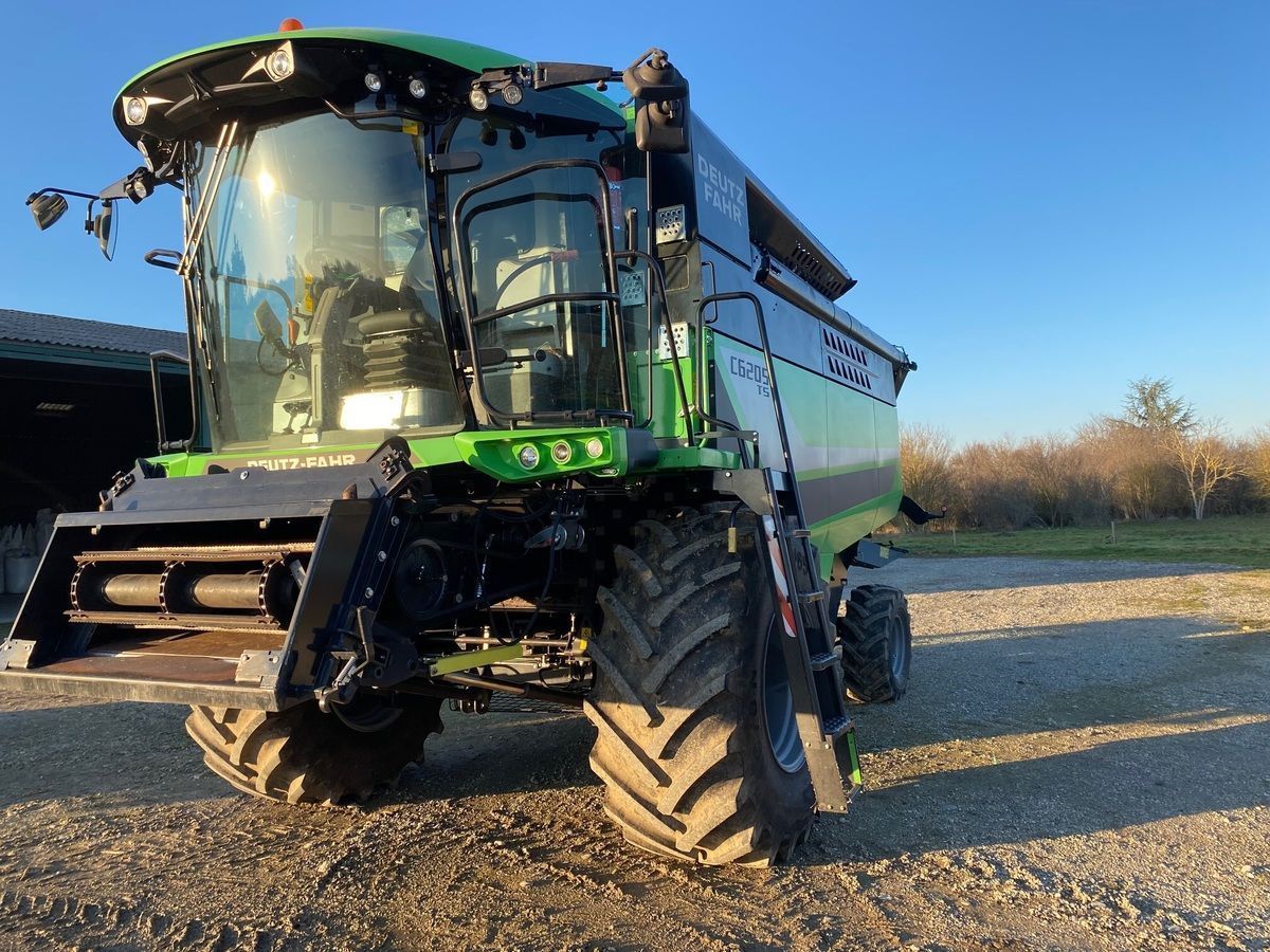 E-FARM: Deutz-Fahr Agrotron 6205 - Combine harvester - id IKTSDNF - €122,000 - Year of construction: 2021 - Engine hours: 700,Engine power (HP): 250,France