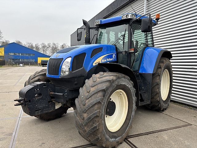 New Holland TVT 135 Traktor 37 500 €
