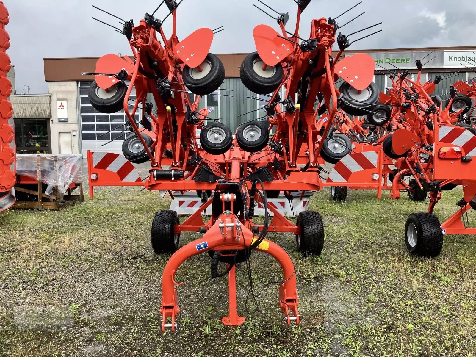 E-FARM: Kuhn GF 10803 T - Tedder - id X6QPDFQ - €27,059 - Year of construction: 2023 - Germany