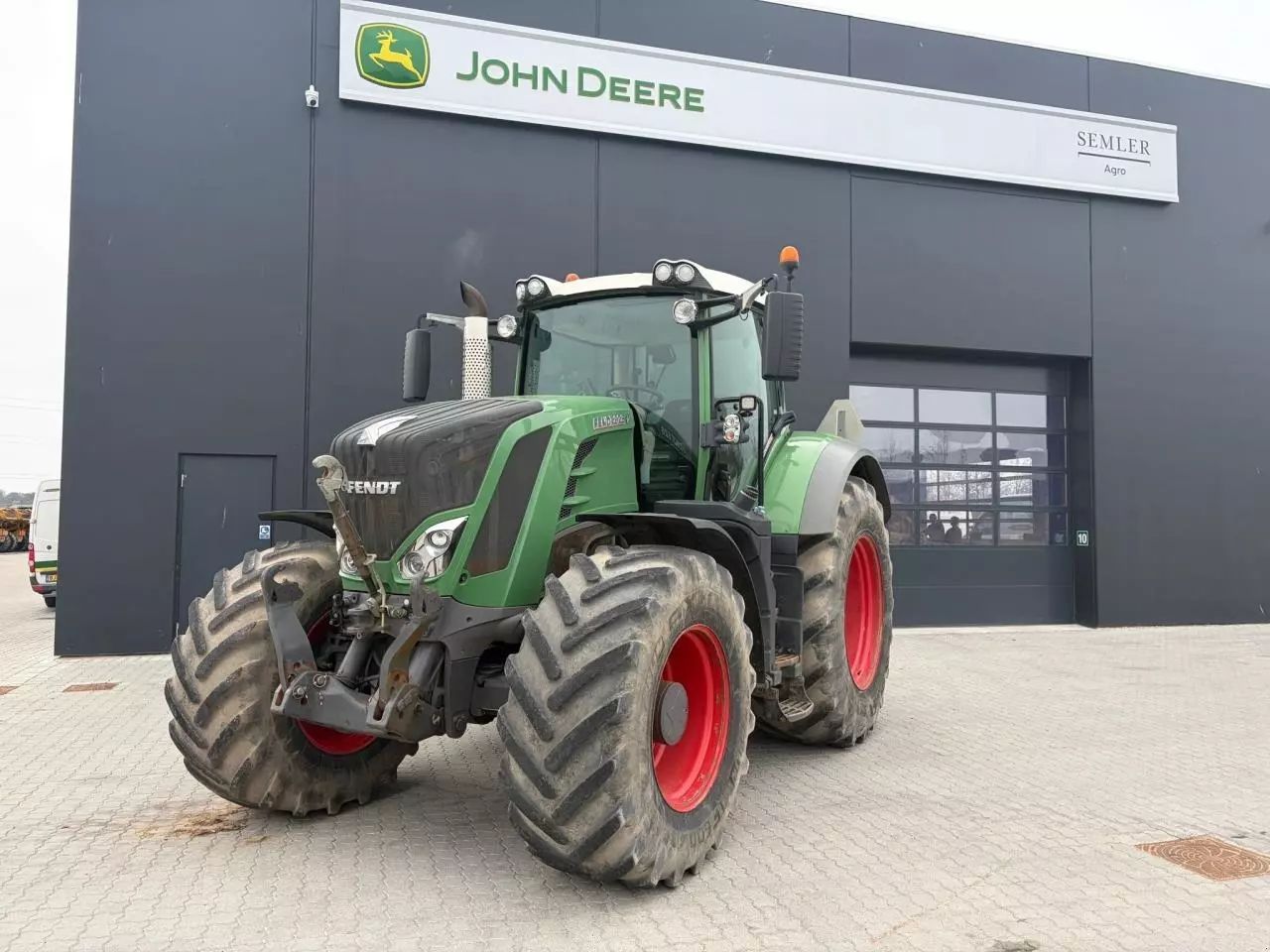 Fendt 828 Vario Tractor €83,633