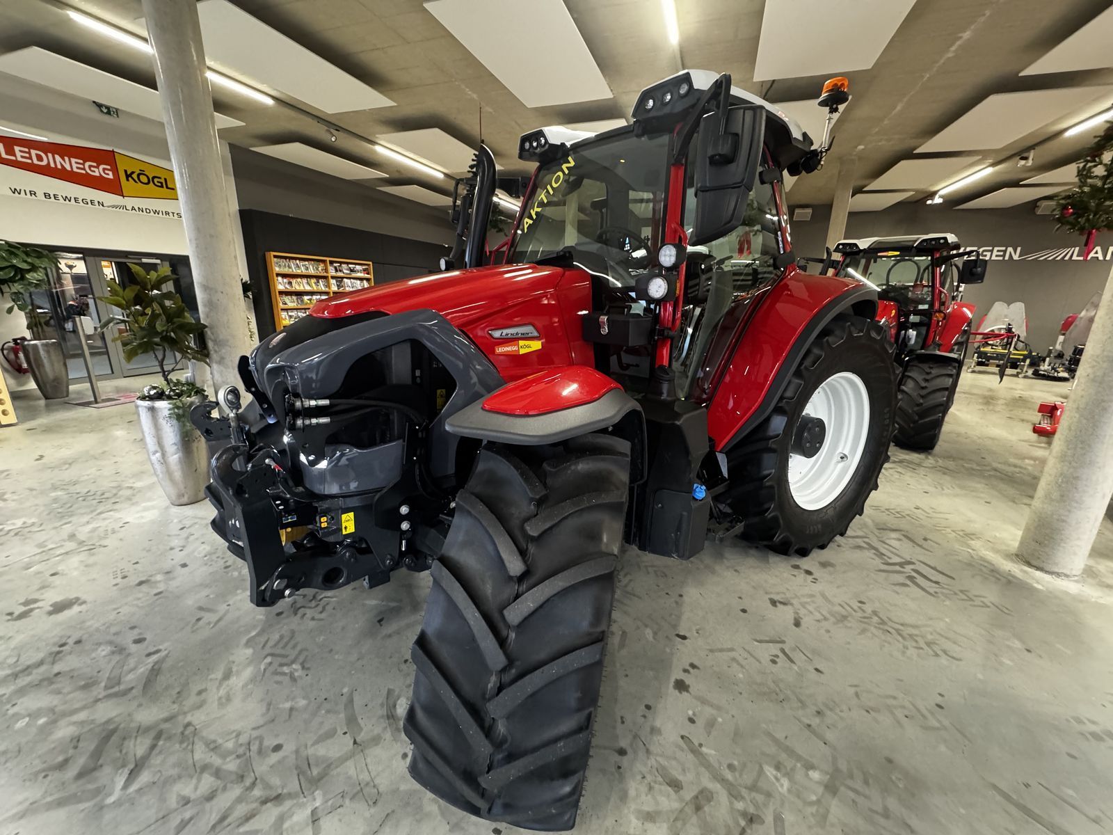 Lindner Lintrac 130 Traktor 118.334 €