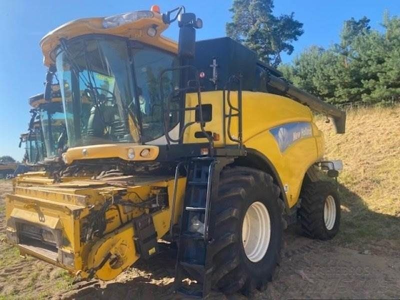 E-FARM: New Holland CR 980 - Cosechadora - id LVAPFZ5 - 49.500 € - Año: 2006 - Horas: 2859,Potencia del motor: 428,Alemania