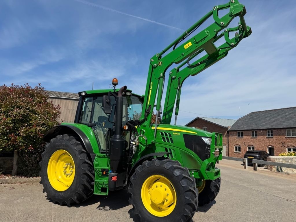 E-FARM: John Deere 6155 M - Tracteur - id 1MCX8V8 - Année: 2022 - Lecture du nombre d'heure: 2 620,Royaume-Uni