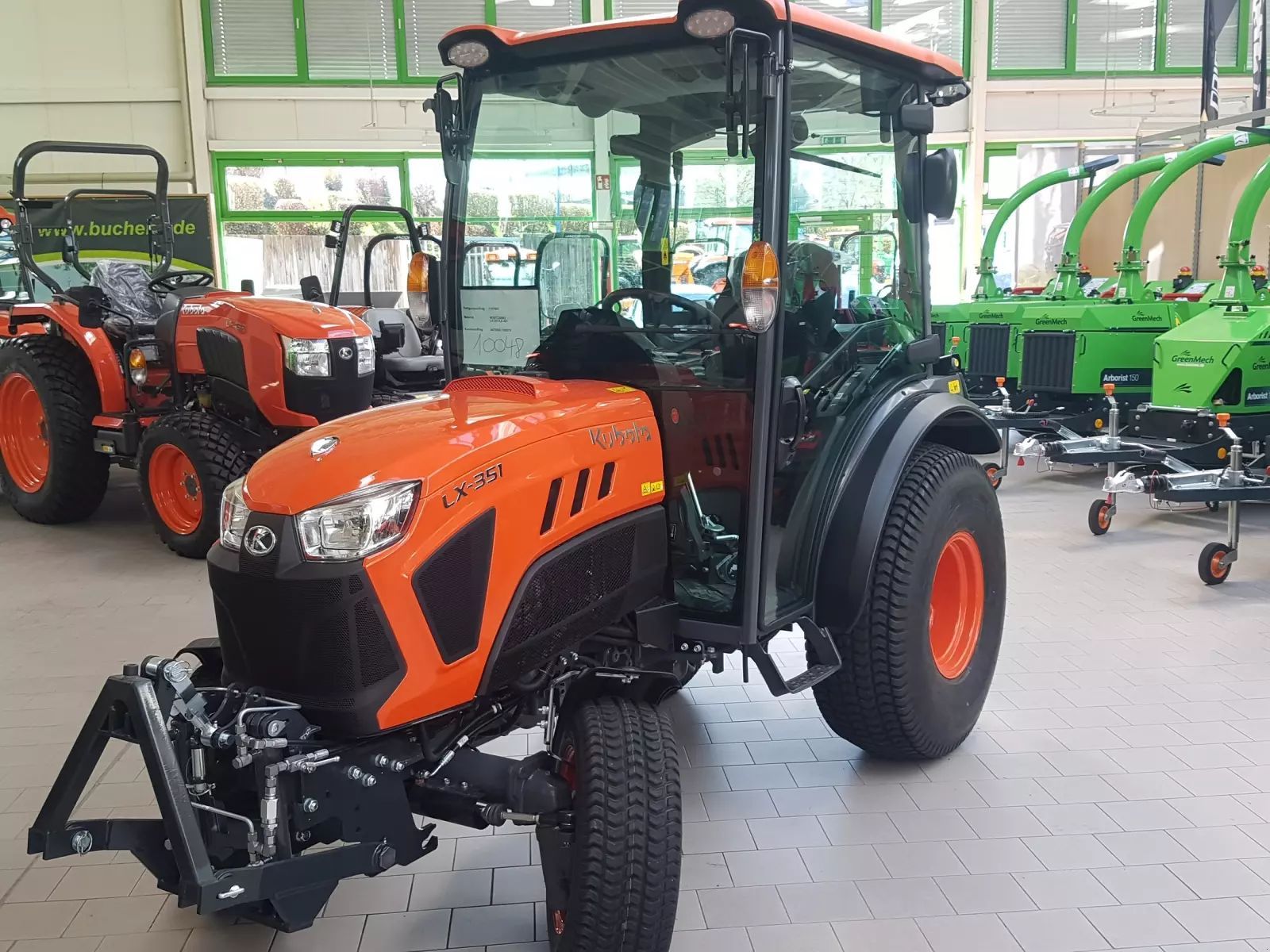 Kubota LX-351 Tractor €39,450