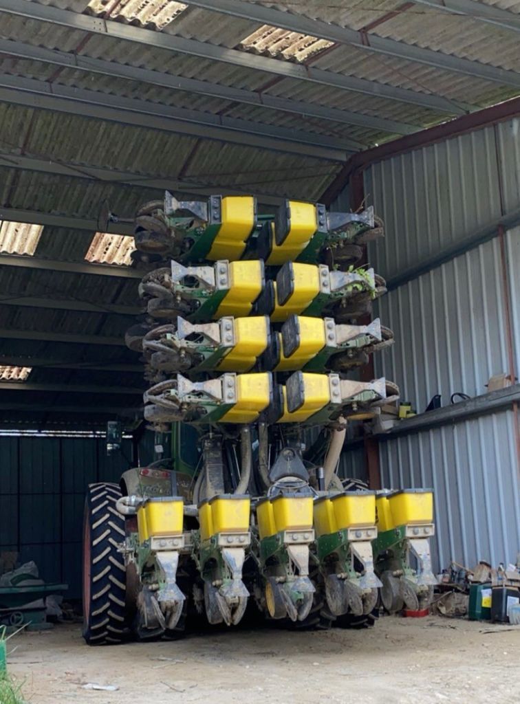 E-FARM: John Deere maxemerge - Precision drill - id JKZPETU - €22,000 - Year of construction: 2010 - France