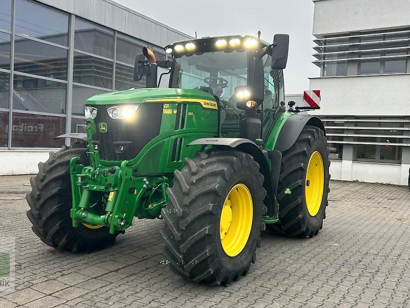 E-FARM: John Deere 6R 250 - Traktor - id RHXJXBU - 188.500 € - Baujahr: 2022 - Abgelesene Motorstunden: 1.122,Motorleistung (PS): 250,Deutschland