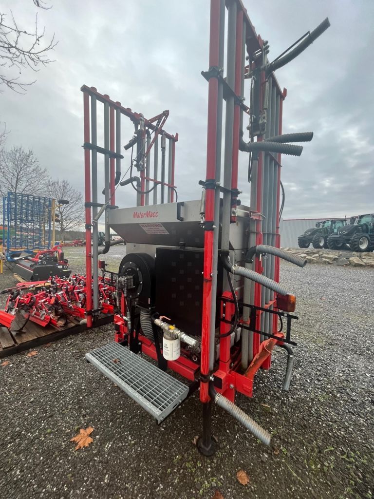 E-FARM: MaterMacc md 1700 - Epandeur d'engrais - id NQSDCBB - 11 500 € - Année: 2018 - France