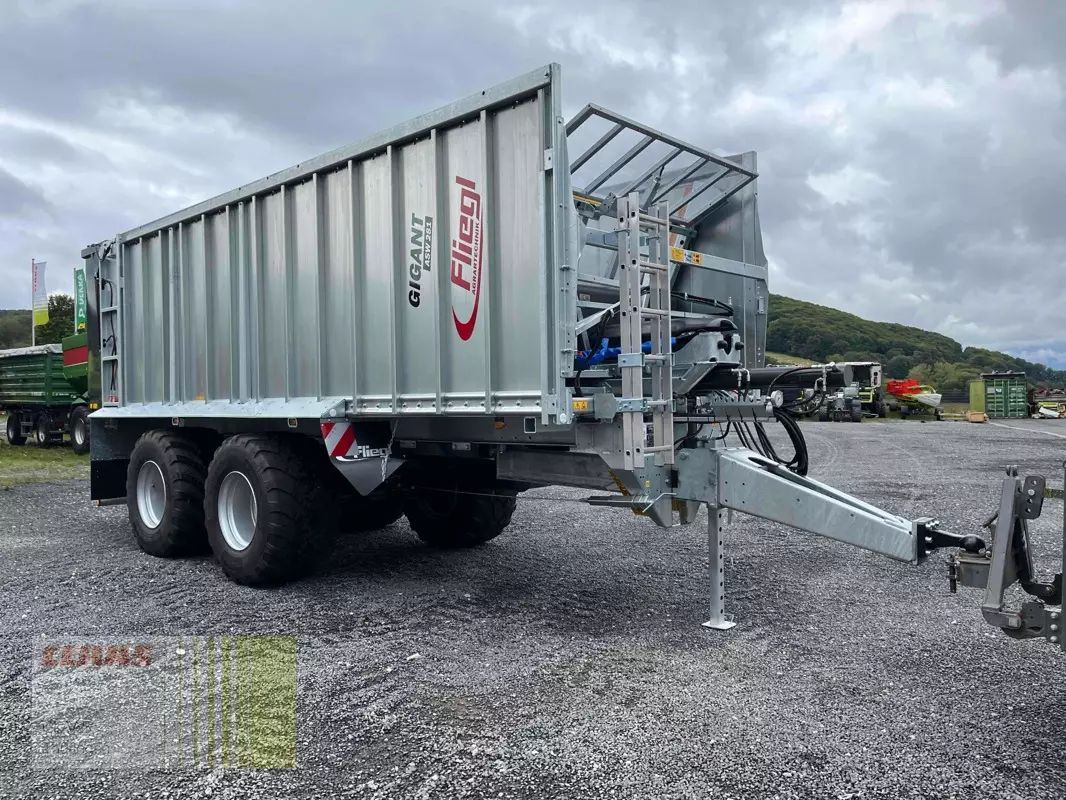E-FARM: Fliegl gigant asw 281 - Transporte de forraje - id ML32H5M - 67.000 € - Año: 2024 - Alemania