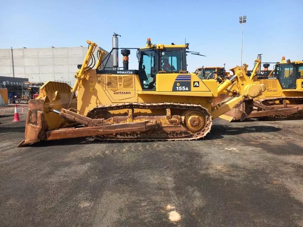 KOMATSU d155a-6r (4 pcs available in abu dhabi) Entreprenørmaskinr, øvrige 240.951 €