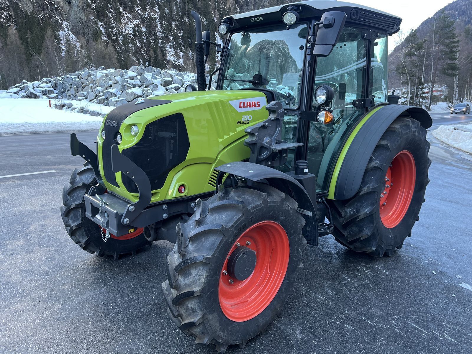 Claas Elios 210 Tractor €49,584