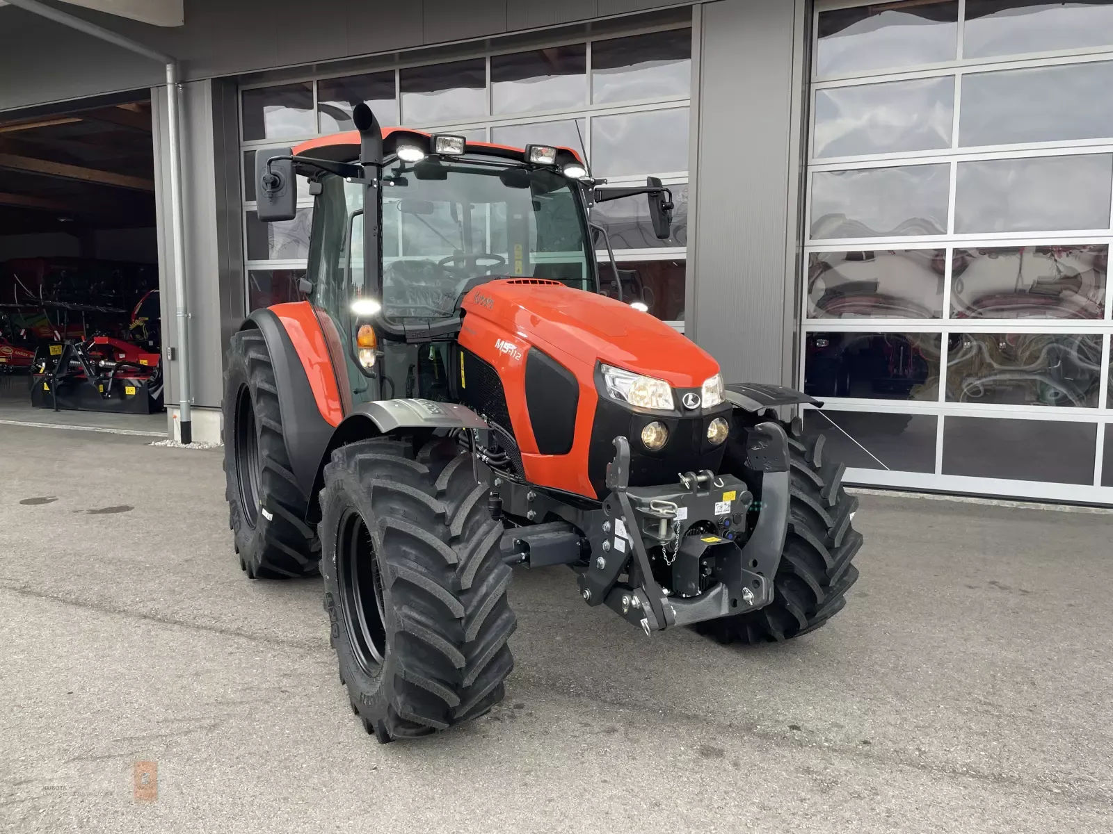 E-FARM: Kubota M5112 - Tractor - id LXN24XH - 72.773 € - Año: 2025 - Horas: 5,Potencia del motor: 113,Alemania