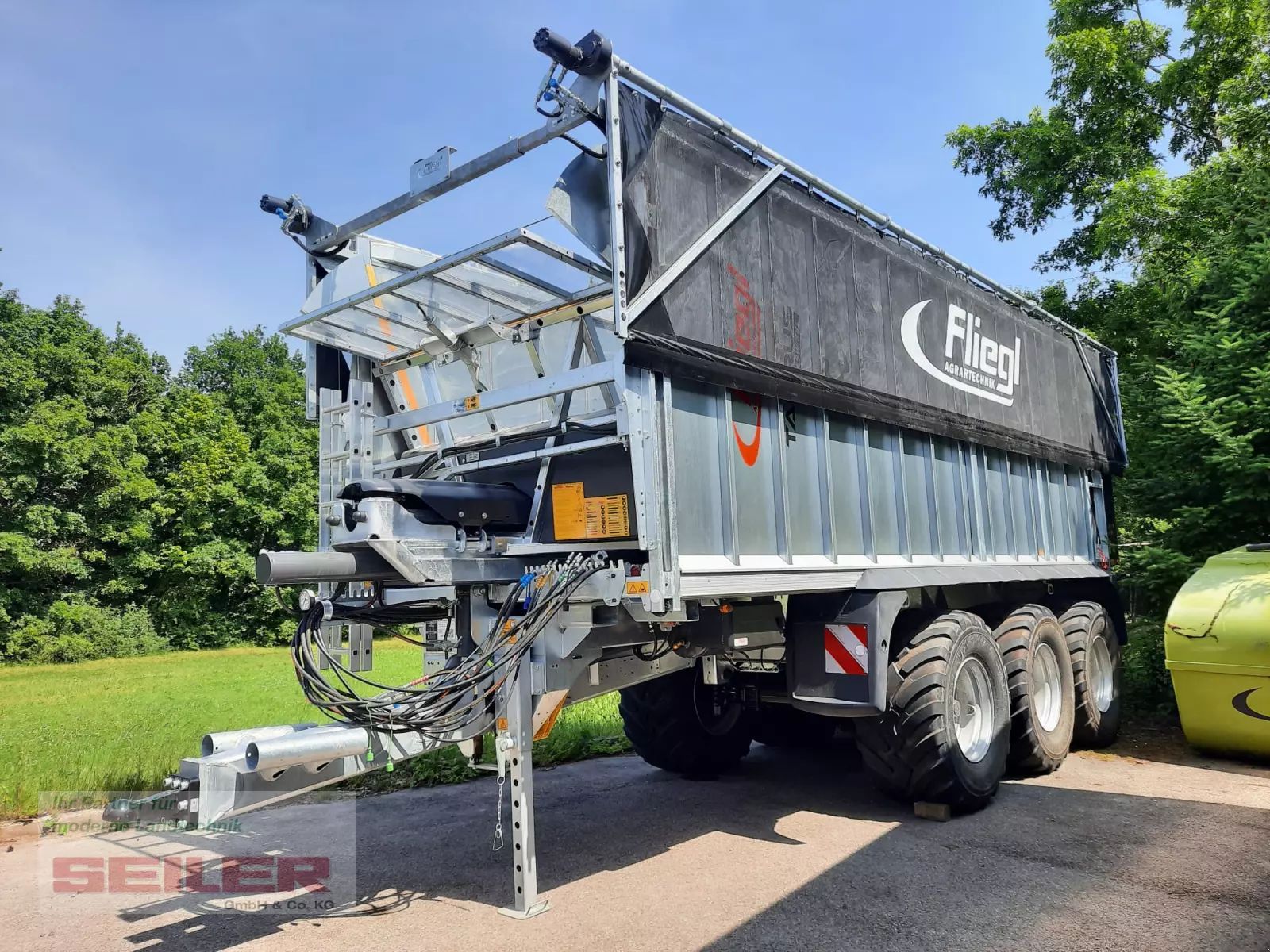 E-FARM: Fliegl asw 381 taurus fox 45m³ + top lift light - Forage transport - id FCBPJTT - Year of construction: 2025 - Germany
