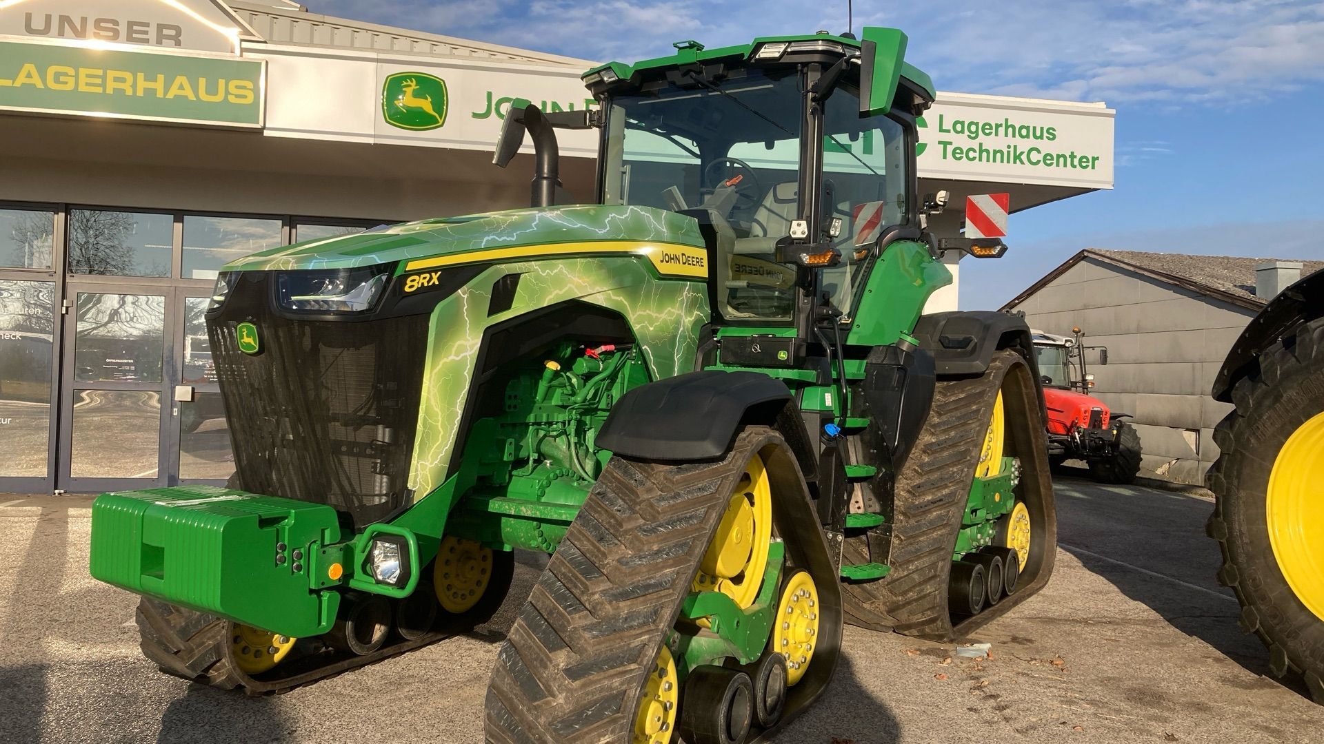 E-FARM: John Deere 8RX 410 - Traktor - id 8JGK7LB - 403.250 € - Produktionsår: 2023 - Motortimer: 25,Motoreffekt (HP): 410,Østrig
