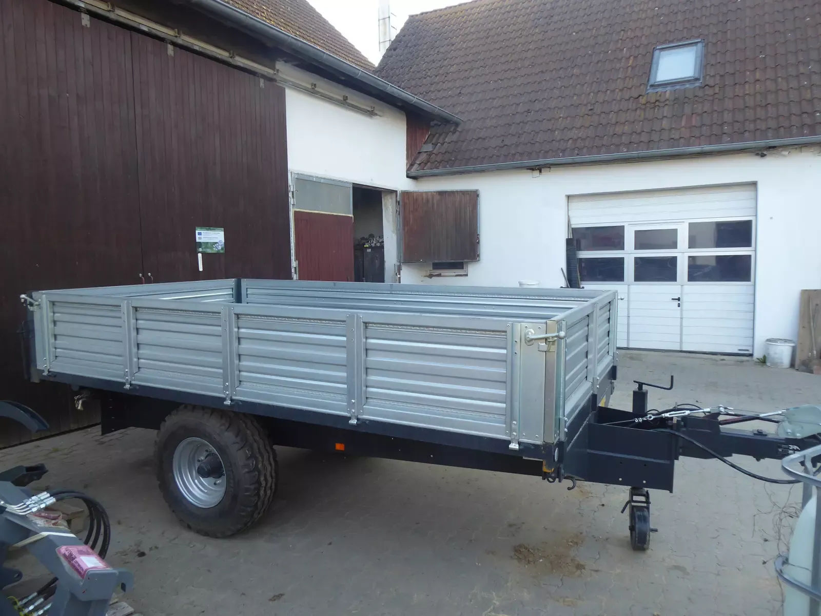 E-FARM: Bernardi einachsdreiseitenkipper - Kipper - id F84SZ4H - 5.630 € - Deutschland