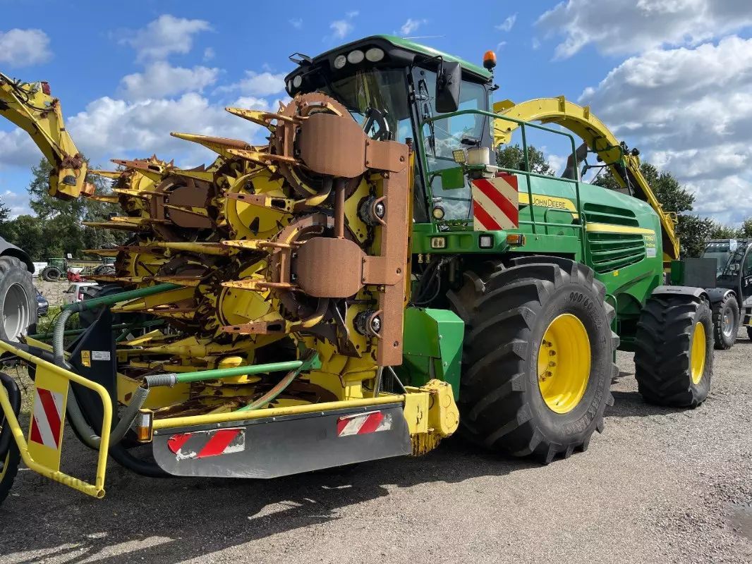 E-FARM: John Deere 7780 i - Self propelled forage harvester - id ICQRD6E - Year of construction: 2013 - Engine hours: 1,490,Engine power (HP): 625,Germany