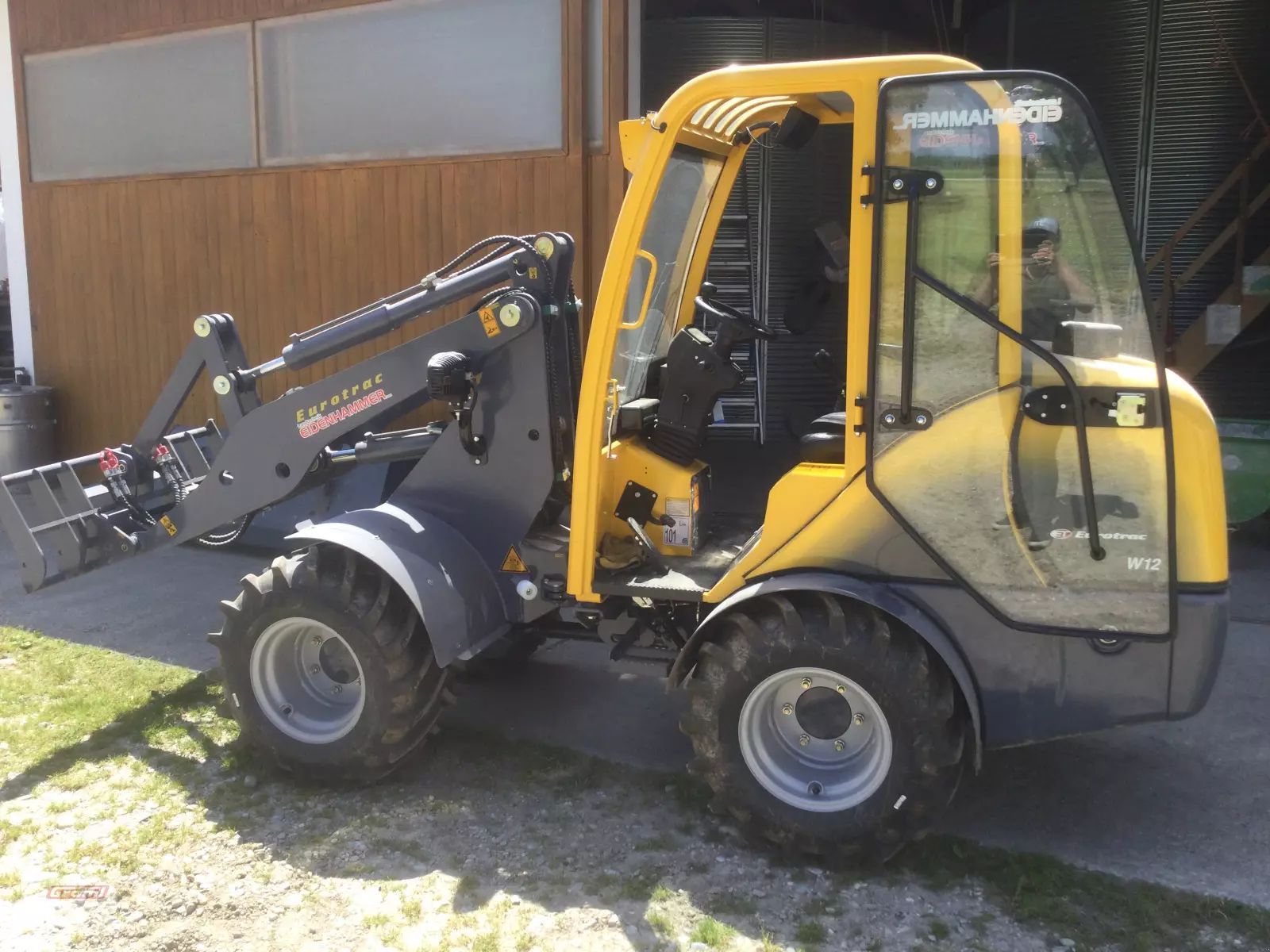 E-FARM: Eurotrac w12 - Wheel loader - id XNZKHMV - €34,404 - Year of construction: 2022 - Engine hours: 70,Engine power (HP): 25,Germany