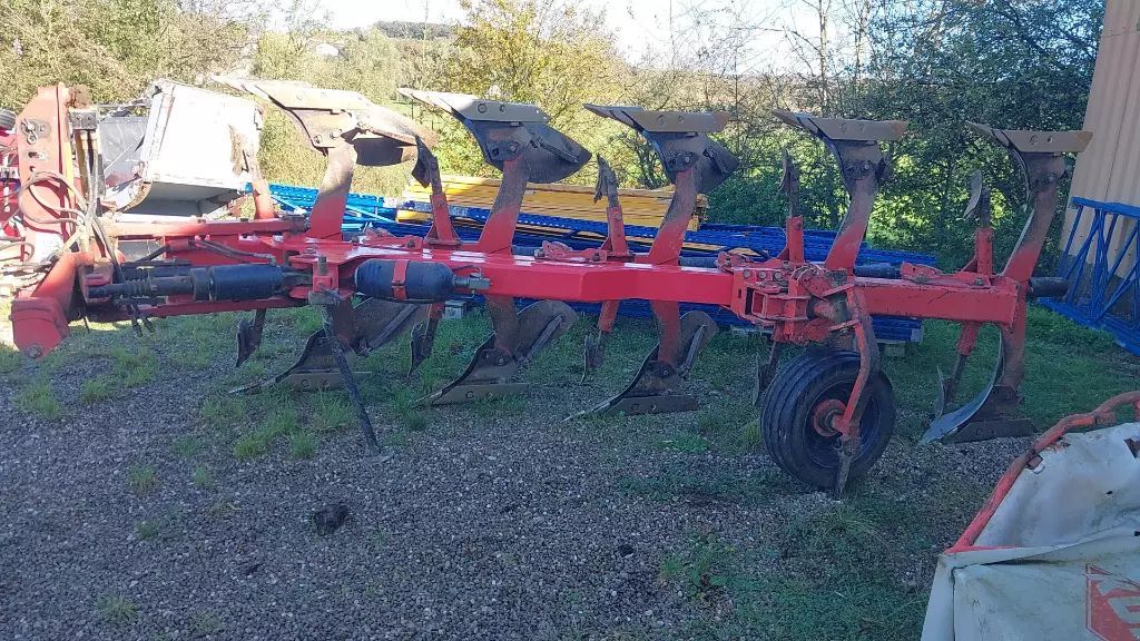 E-FARM: GREGOIRE BESSON ry7 514160 - Charrue - id RDM6MB5 - 13 000 € - Année: 2010 - France