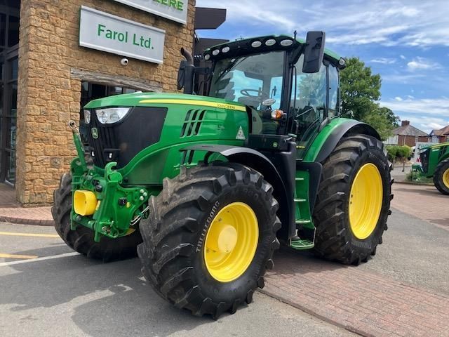 John Deere 6215 R Tractor €101,333