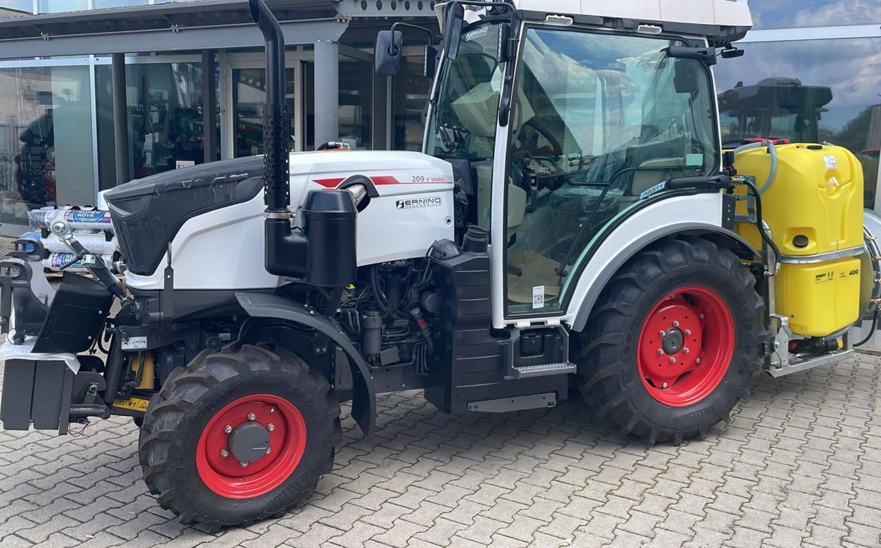 Fendt 209 V Vario Tractor €89,000