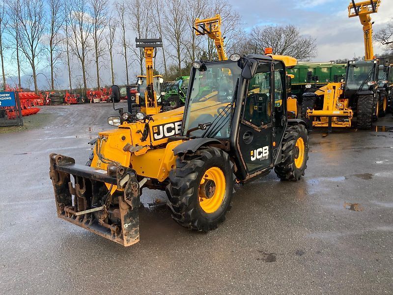 E-FARM: JCB 525-60 - Manipulador telescópico - id QUFMU4N - 43.908 € - Año: 2021 - Reino Unido
