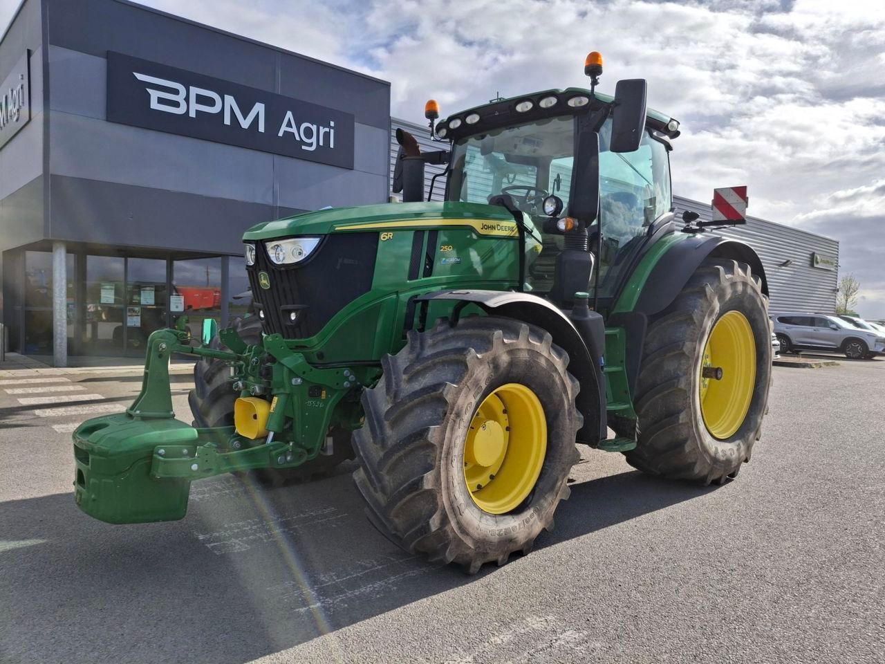 E-FARM: John Deere 6R 250 - Tractor - id VYWHHHZ - €160,000 - Year of construction: 2023 - Engine hours: 1,550,Engine power (HP): 250,France