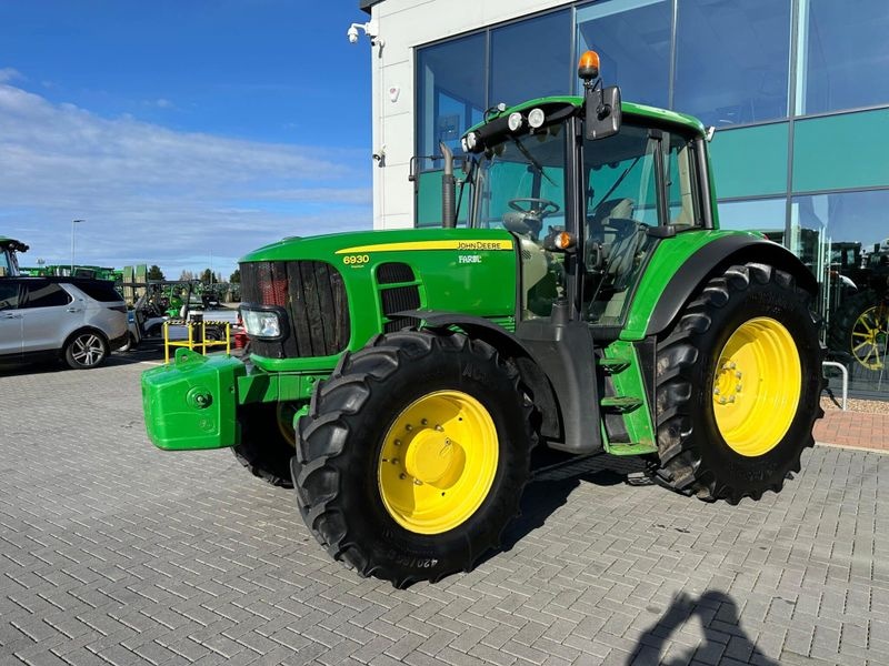 John Deere 6930 Premium tractor €66,157