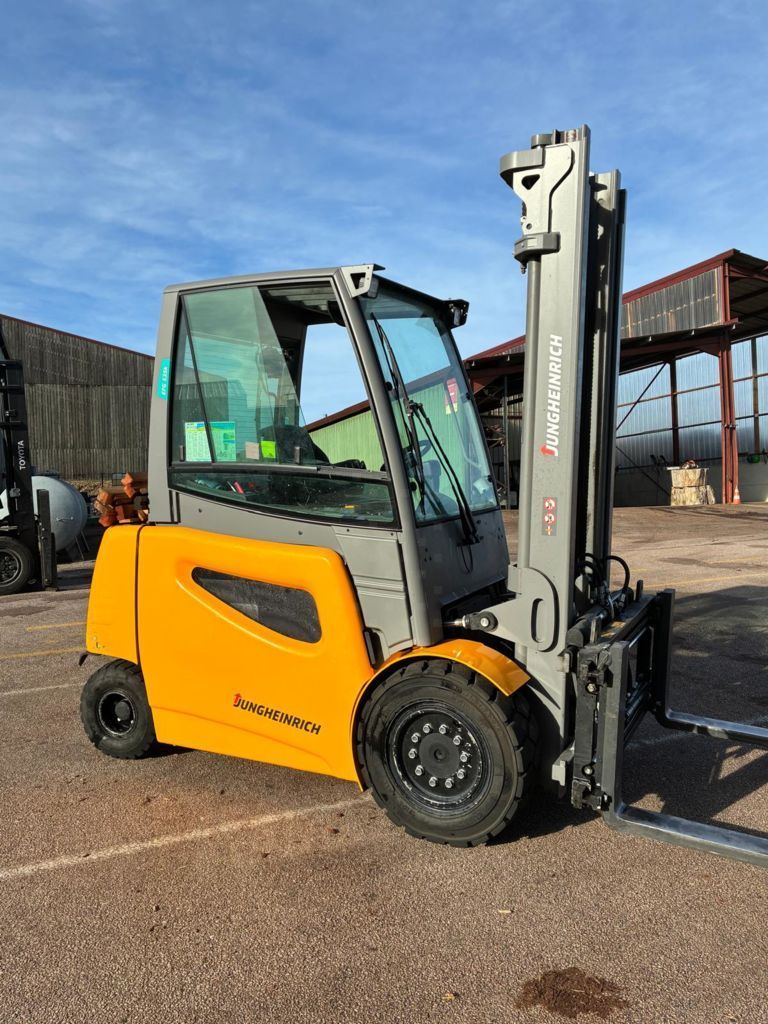 JUNGHEINRICH efg 535 k Carrello elevatore 32.000 €