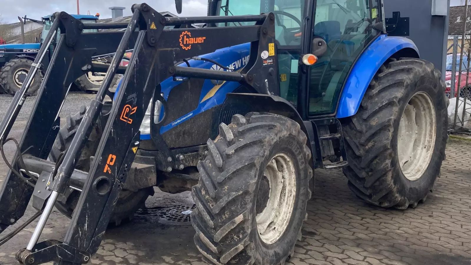 New Holland TD5.85 Tractor €43,493
