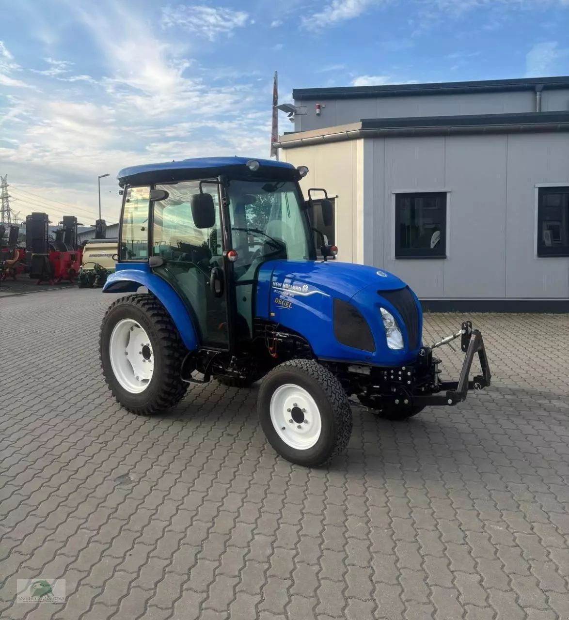E-FARM: New Holland Boomer 50 - Traktor - id ABEILYF - 28.500 € - Produktionsår: 2023 - Motortimer: 149,Motoreffekt (HP): 53,Tyskland
