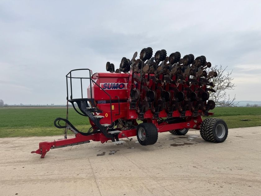 E-FARM: Sumo 8m dts direct drill sumo 8m dts direct drill - Semoir direct - id 7T7YGLM - 28 363 € - Année: 2013 - Royaume-Uni