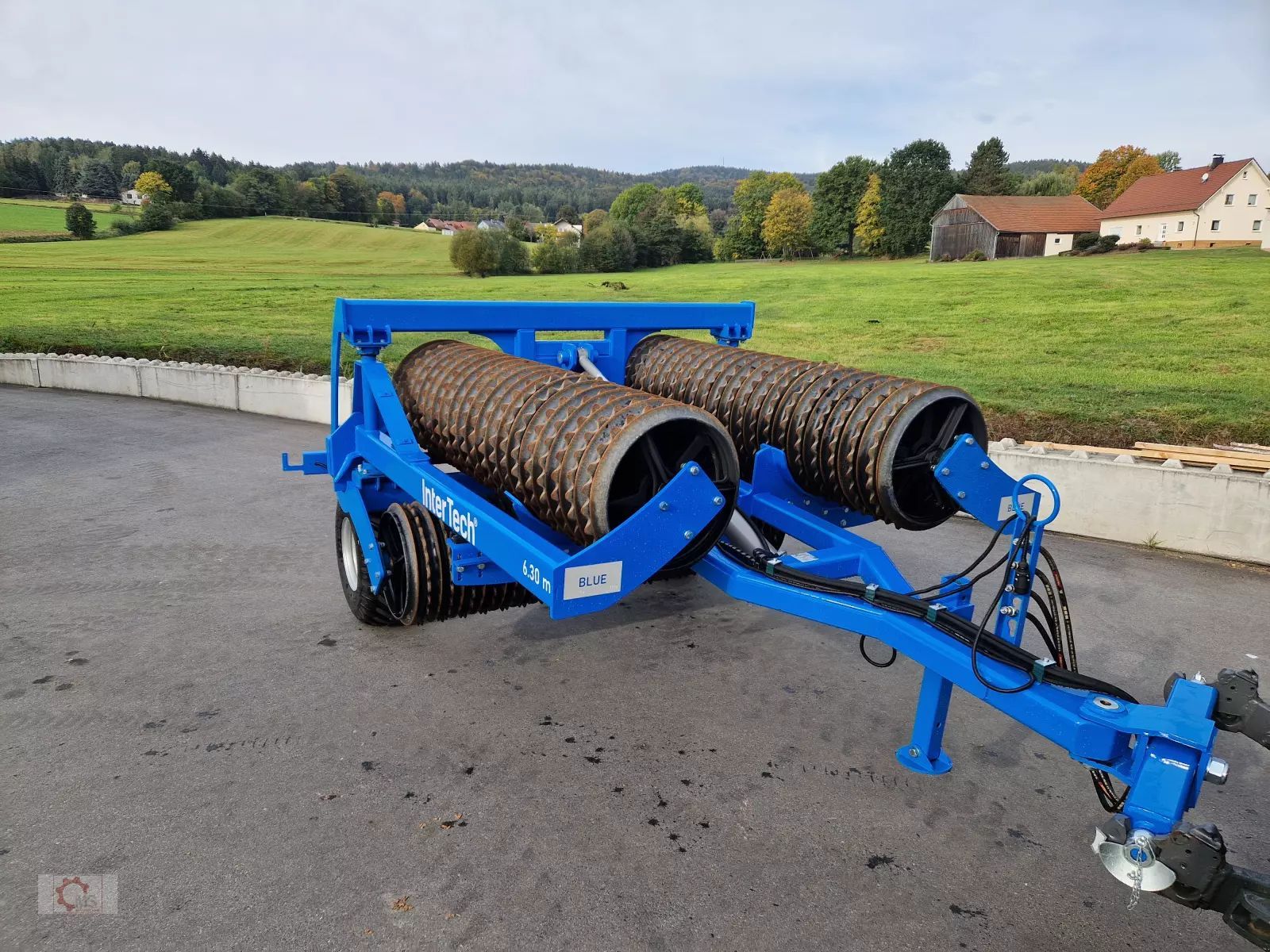 E-FARM: Intertech cambridgewalze 6,30m 600mm ring beleuchtung fahrwerk - Walze - id TJSFWPJ - 11.672 € - Baujahr: 2023 - Deutschland