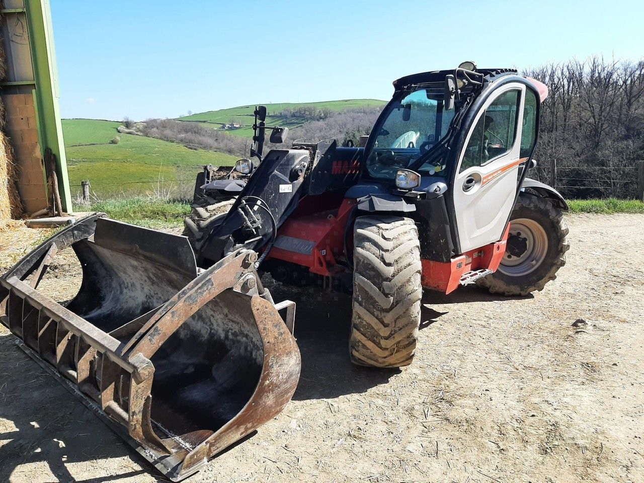Manitou mlt 635-130 ps + Manipulador telescópico 45.000 €