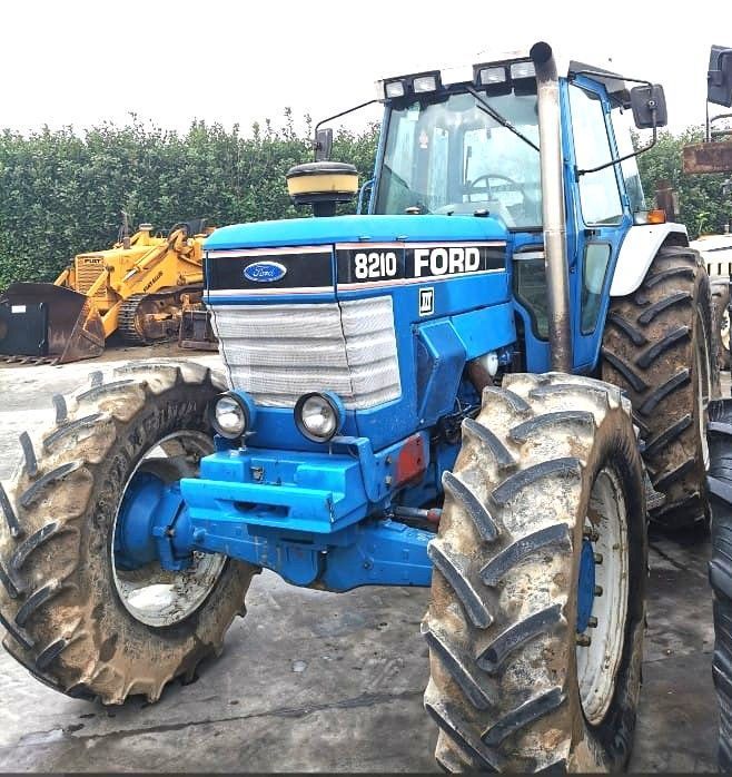 Ford 8210 Tracteur