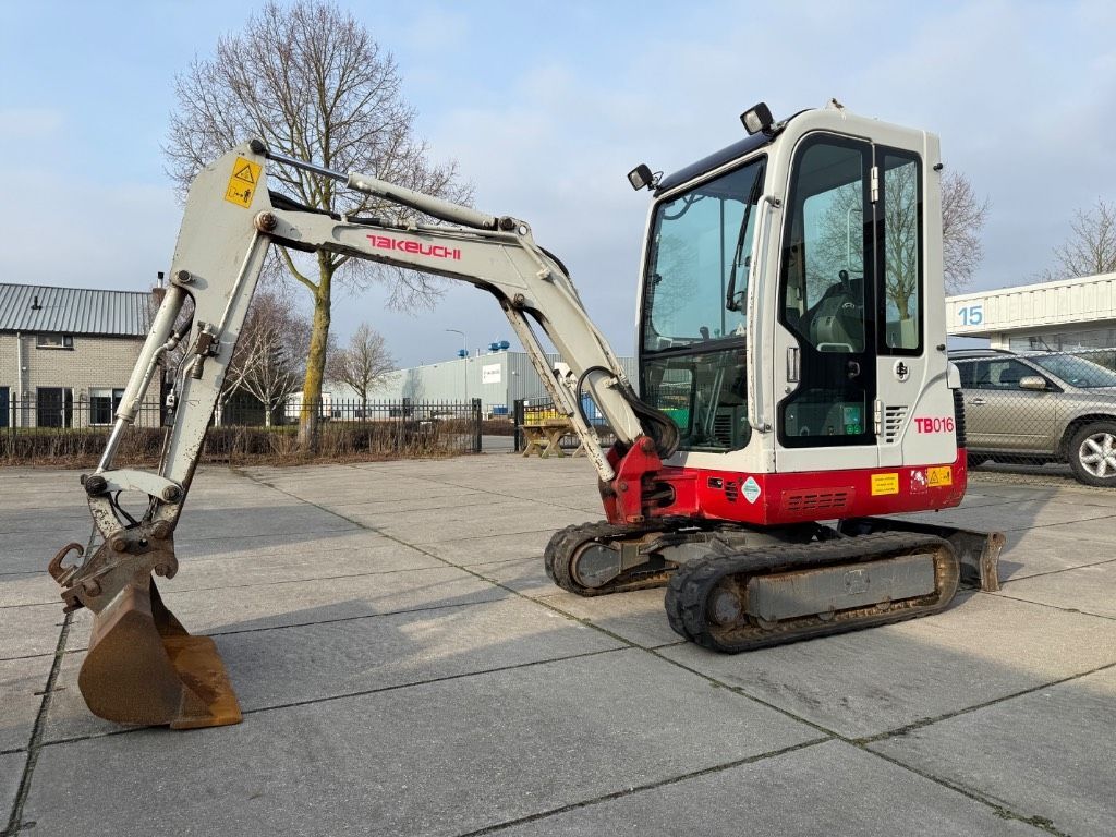 Takeuchi tb 016 Mini kotrógép 12 500 EUR