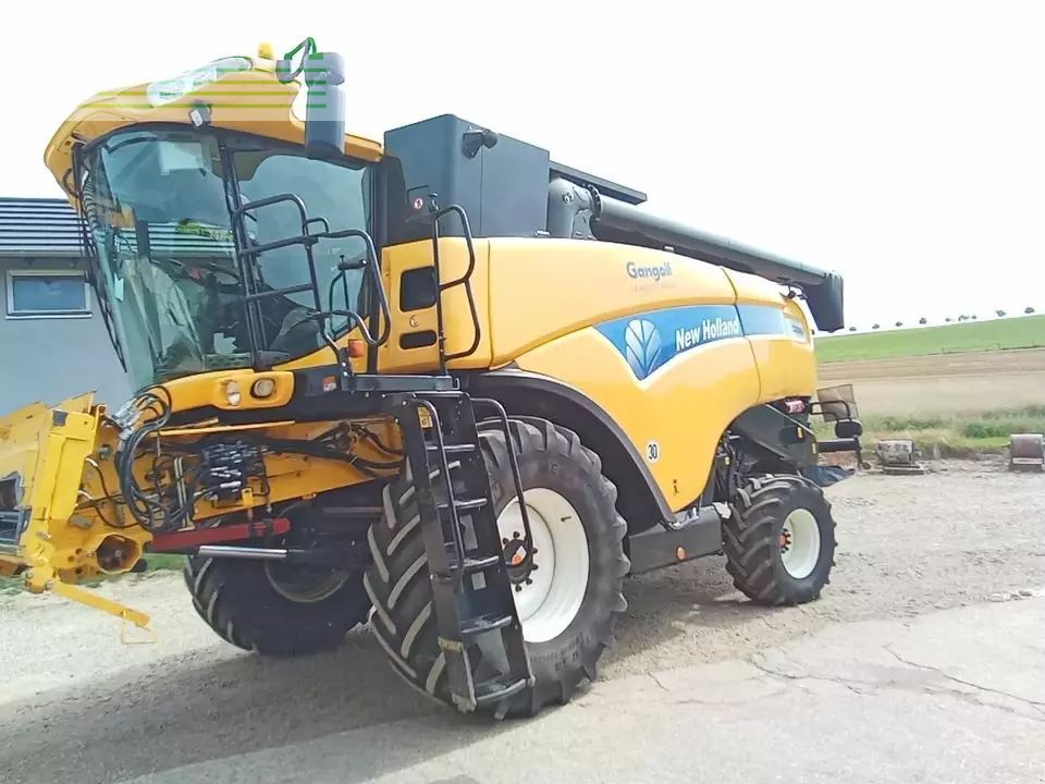 New Holland CX 8060 Combine harvester €100,000