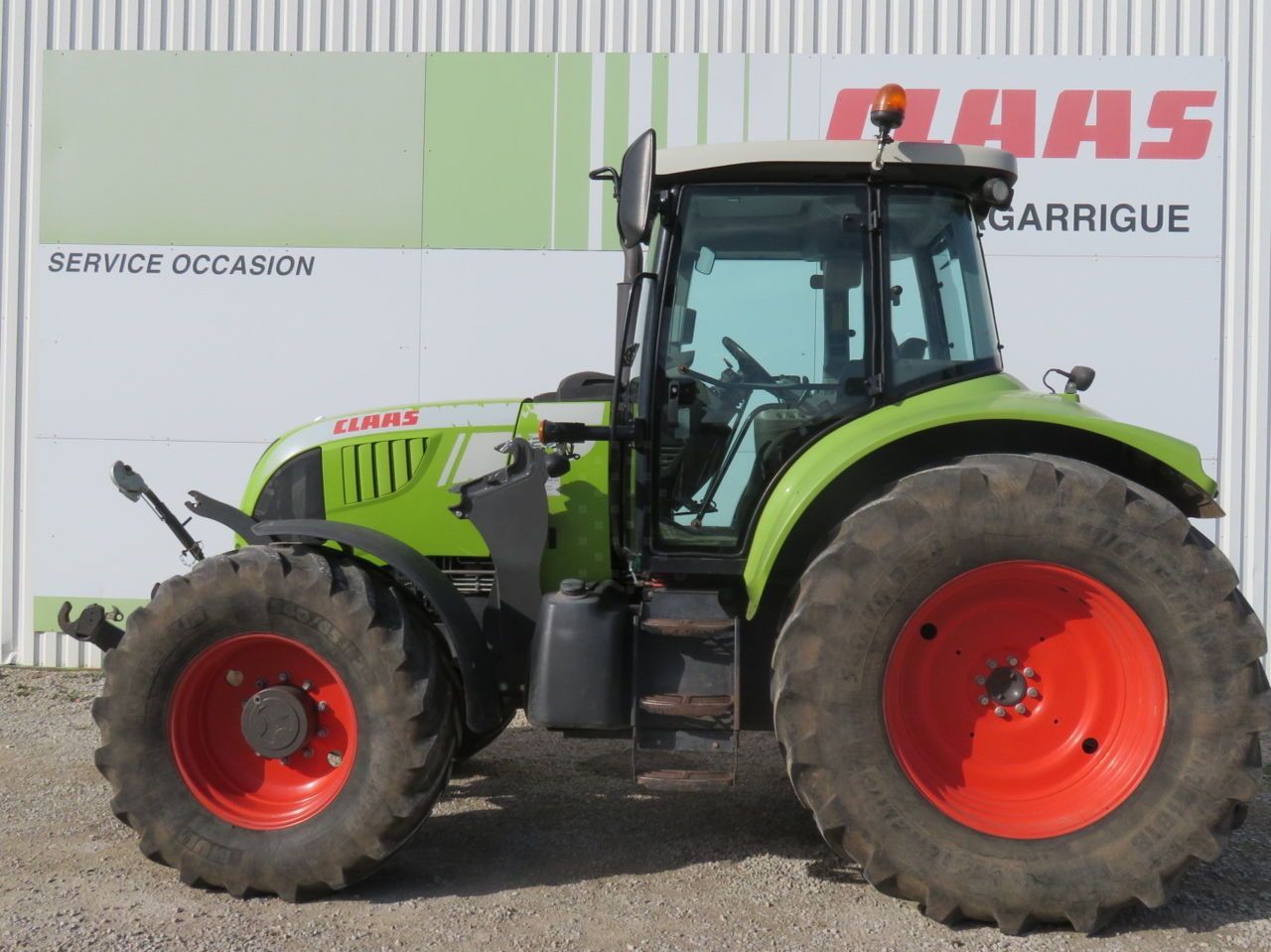 E-FARM: Claas Arion 620 CIS - Traktor - id 8GBIA2R - 39.000 € - Baujahr: 2011 - Abgelesene Motorstunden: 8.300,Motorleistung (PS): 140,Frankreich