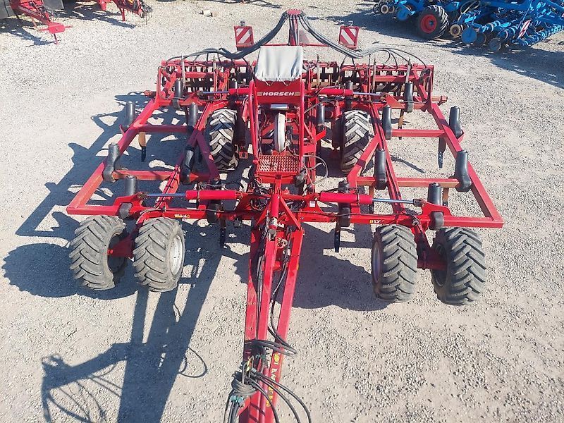 E-FARM: HORSCH Terrano 6 FM - Cultivateur - id W2SA3CW - 30 147 € - Année: 2012 - Danemark