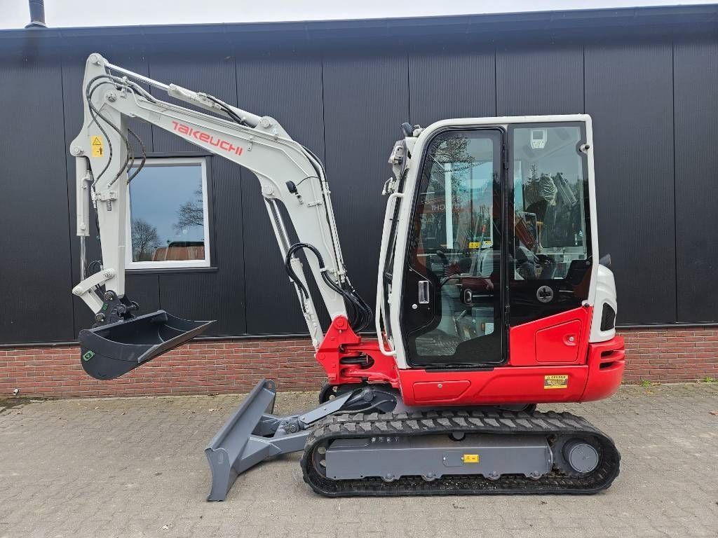 Takeuchi tb240 stage v Mini-pelle 40 950 €