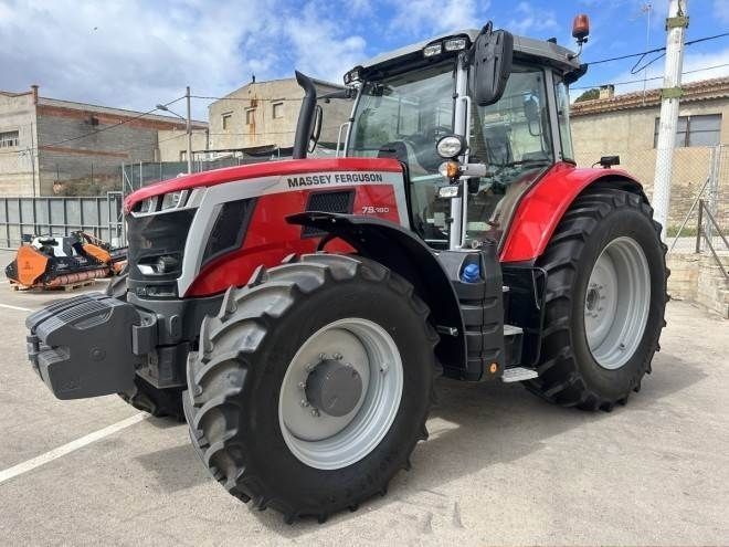E-FARM: Massey Ferguson 7S.180 Exclusive - Tractor - id MF8VQ2C - €99,206 - Year of construction: 2024 - Engine hours: 965,Engine power (HP): 182,Spain