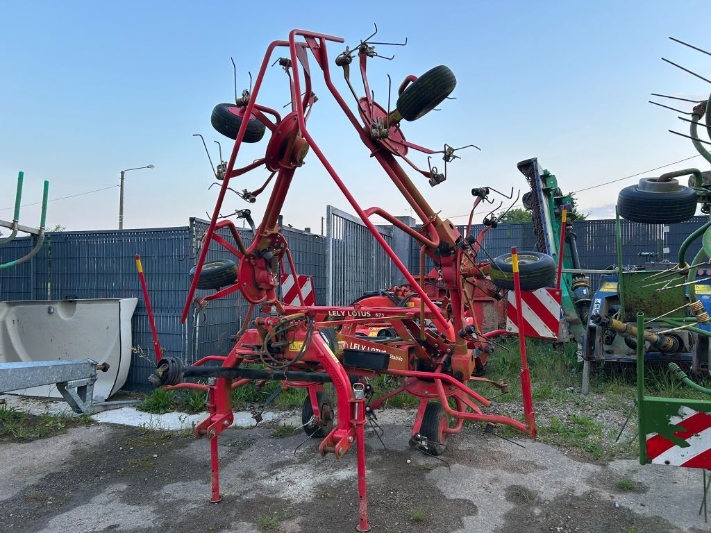 E-FARM: Lely lotus 675 - Faneuse - id XQQUALV - 5 000 € - Année: 2017 - France
