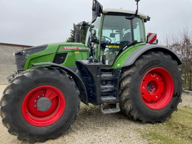 Fendt 724 Vario Power+ Tractor €196,000