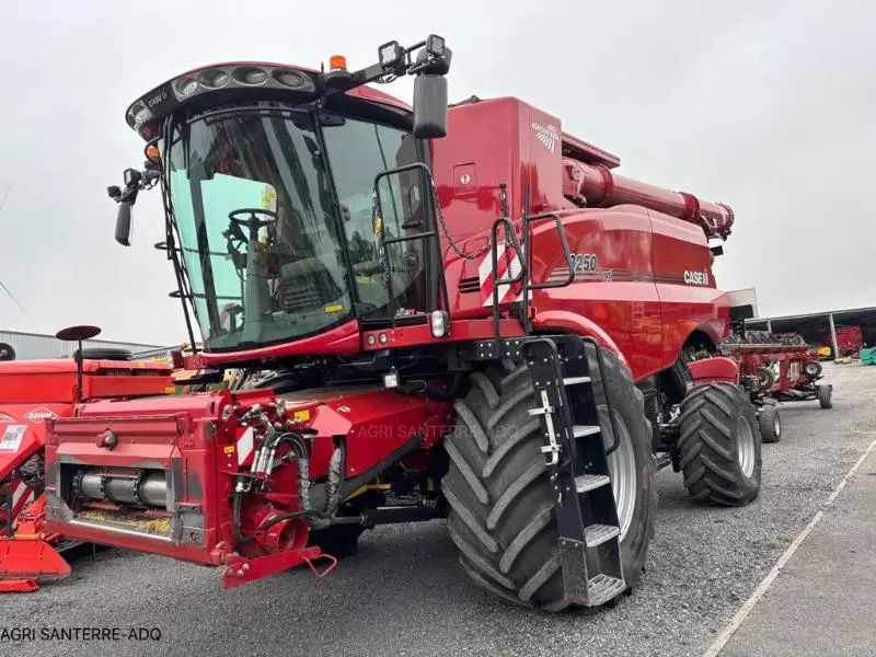 E-FARM: Case IH Axial Flow 8250 - Combine harvester - id KGP1ZCL - €335,000 - Year of construction: 2023 - France