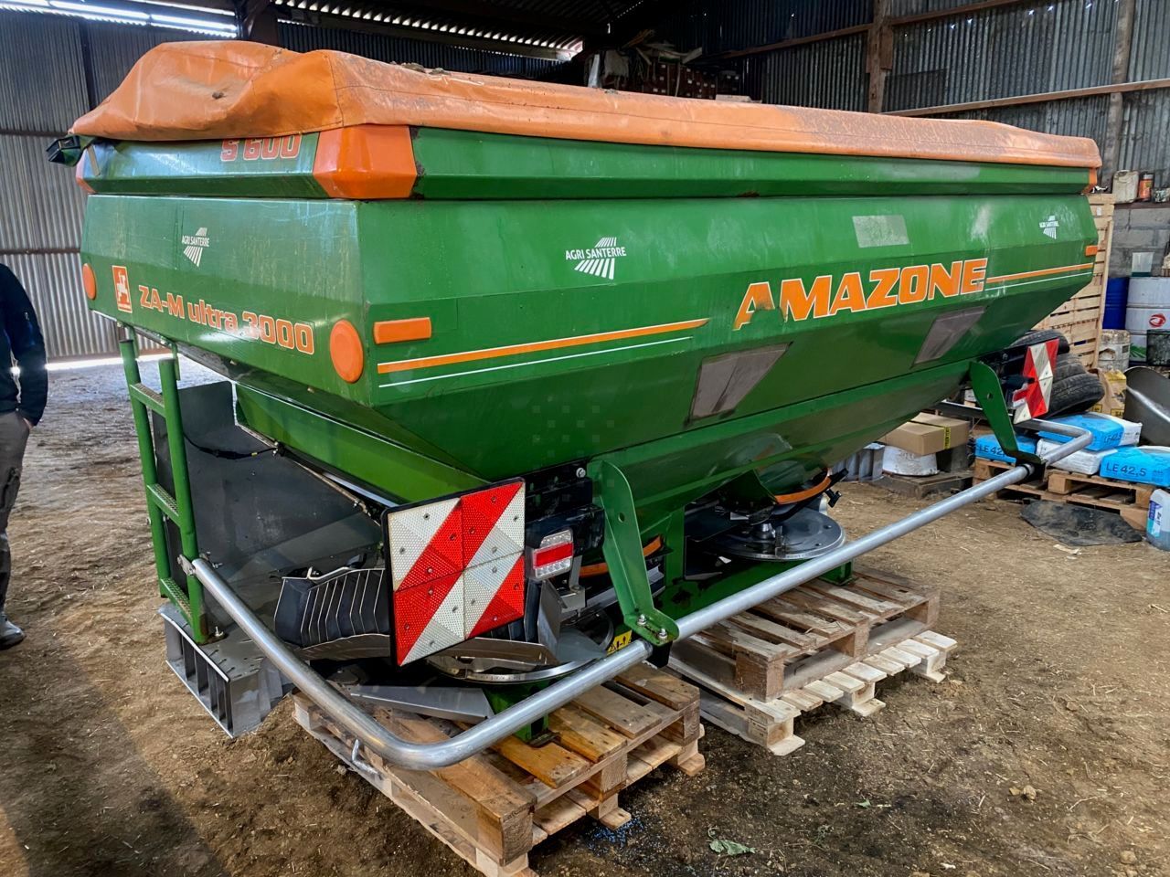 E-FARM: Amazone ZA-M 3000 Ultra - Esparcidor de abono - id YRFHSCQ - 7000 € - Año: 2008 - Francia