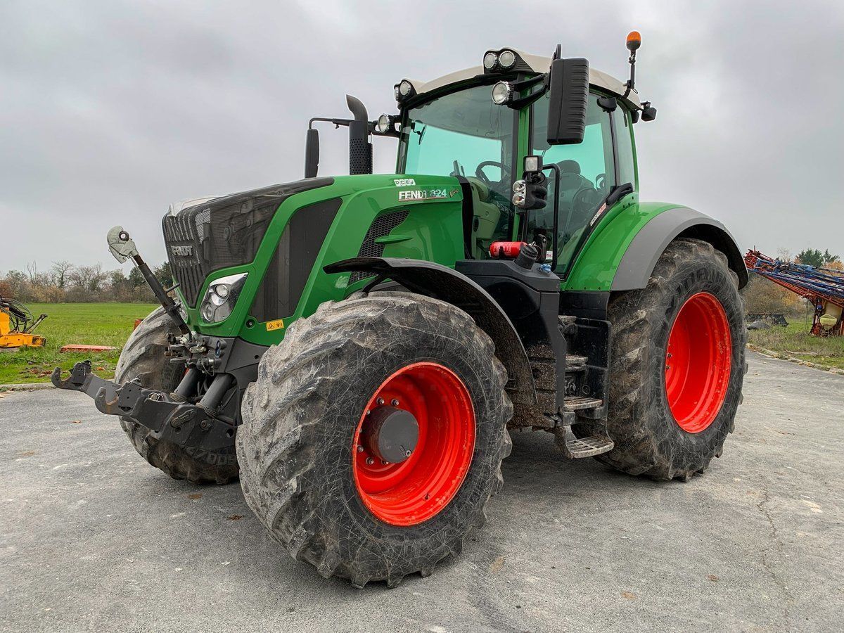 E-FARM: Fendt 824 Vario - Trattore - id 5MIBDVS - 115.000 € - Anno di costruzione: 2016 - Ore: 5.600,Potenza del motore: 240,Francia