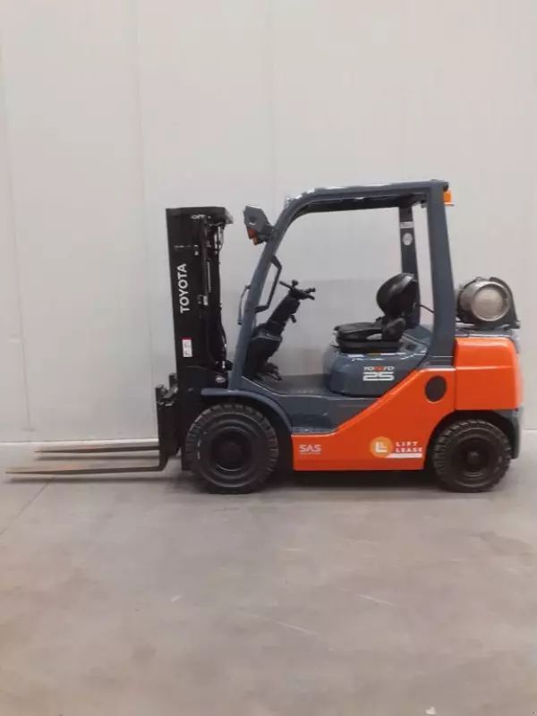 TOYOTA 02-8fgf25 Gabelstapler 16.900 €
