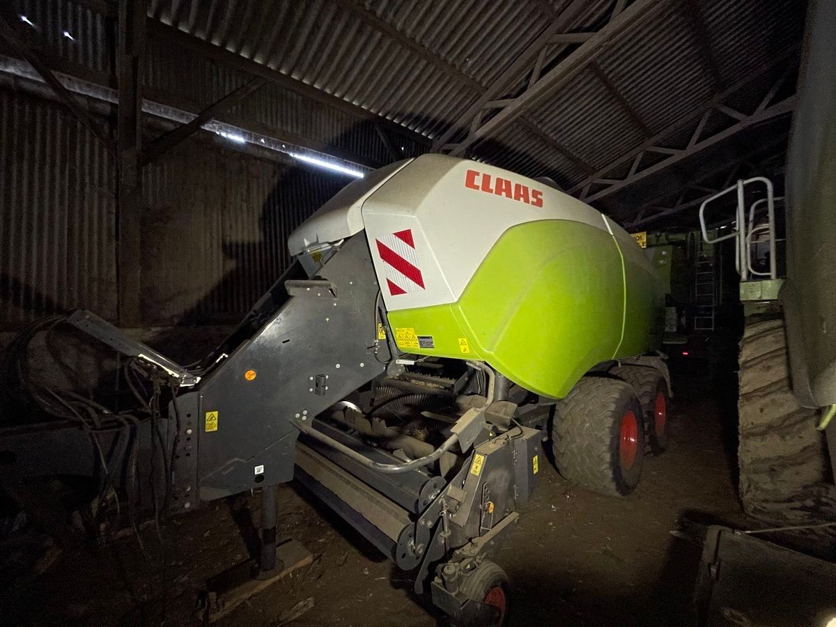 E-FARM: Claas Quadrant 5300 FC - Bálázó - id UQBDJRT - 82 000 EUR - Gyártási év: 2017 - Bálaszám: 33 045,Franciaország