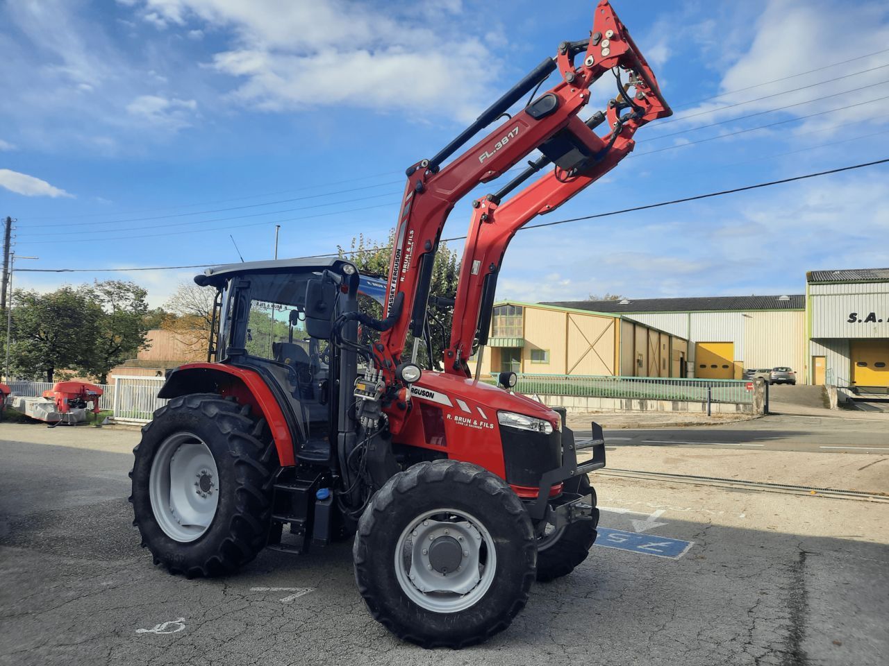 E-FARM: Massey Ferguson 5710M - Tracteur - id IPSZJVY - 57 000 € - Année: 2018 - Lecture du nombre d'heure: 2 542,Puissance du moteur (chevaux): 100,France